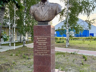 Памятник герою Советского Союза